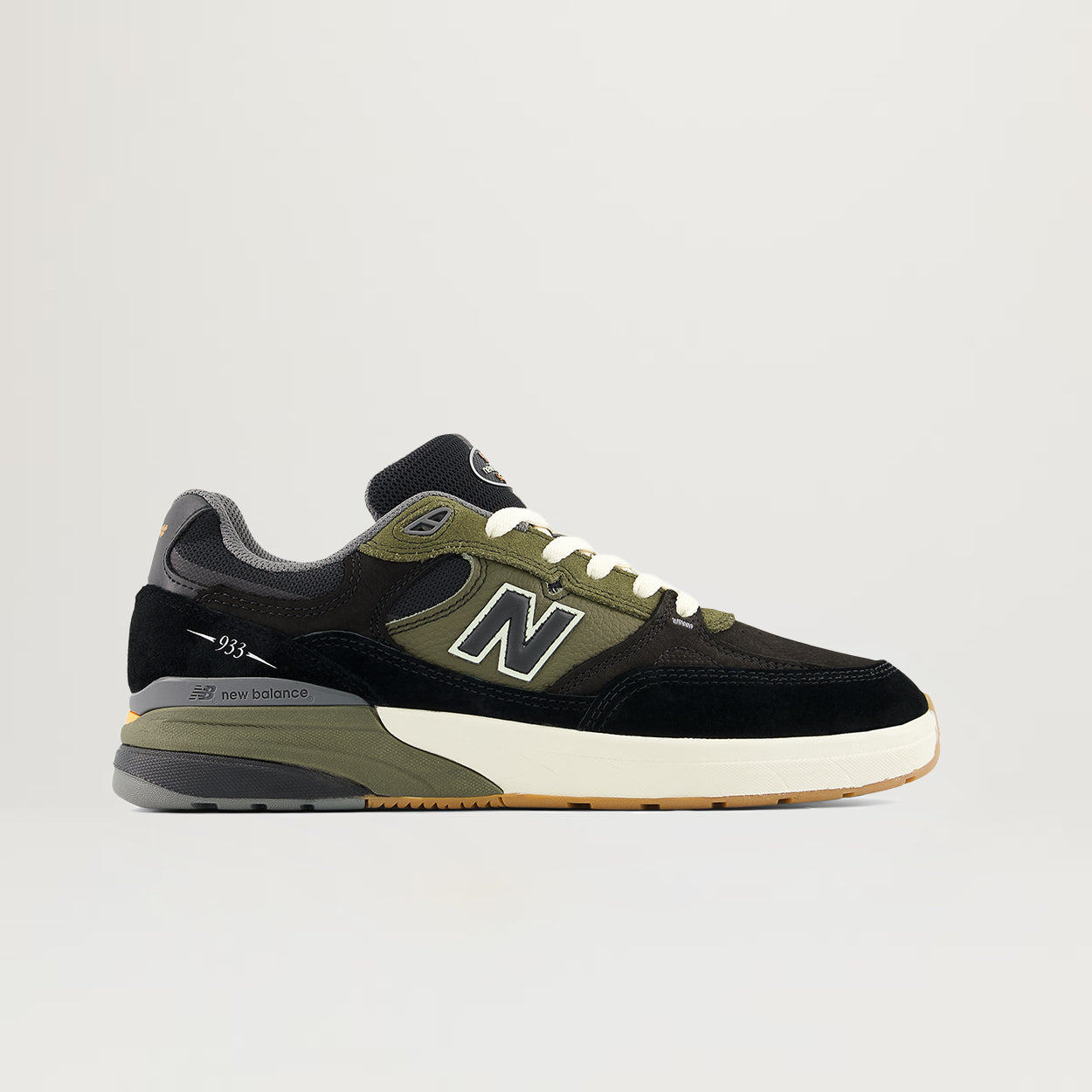 NB Numeric Reynolds 933 (Black/Dark Olivine)