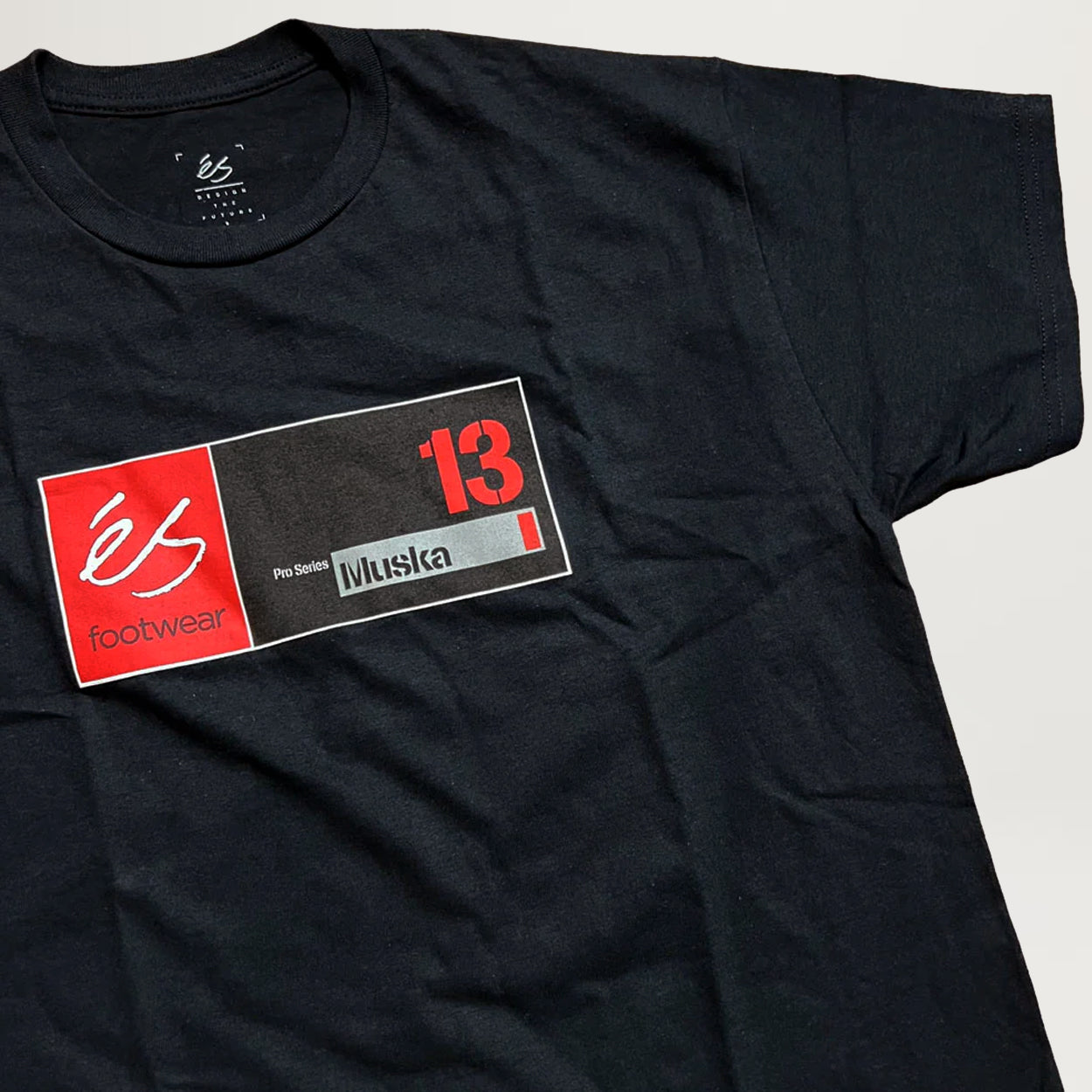 éS Muska 13 Tee (Black)