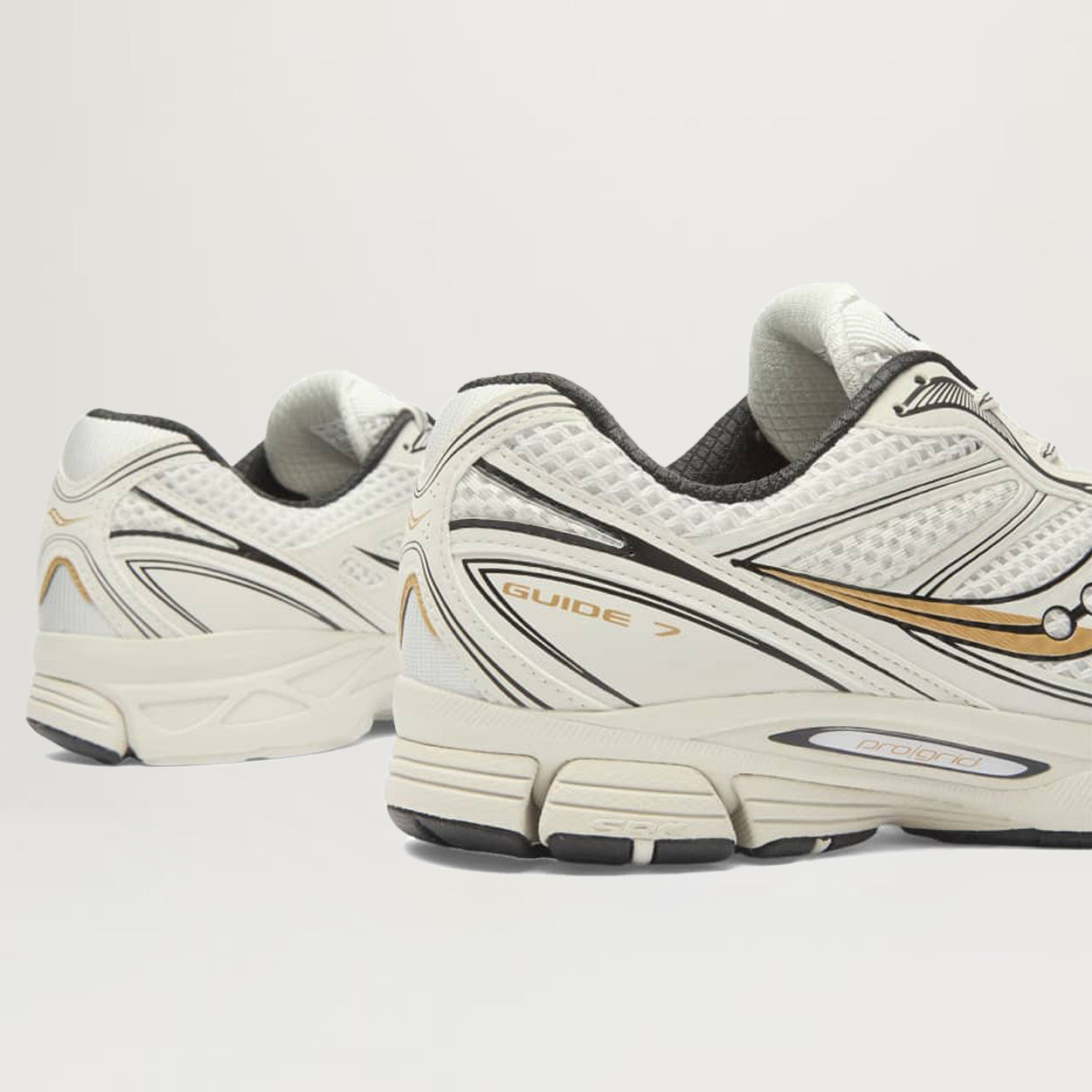 Saucony ProGrid Guide 7 (Onyx/Gold)